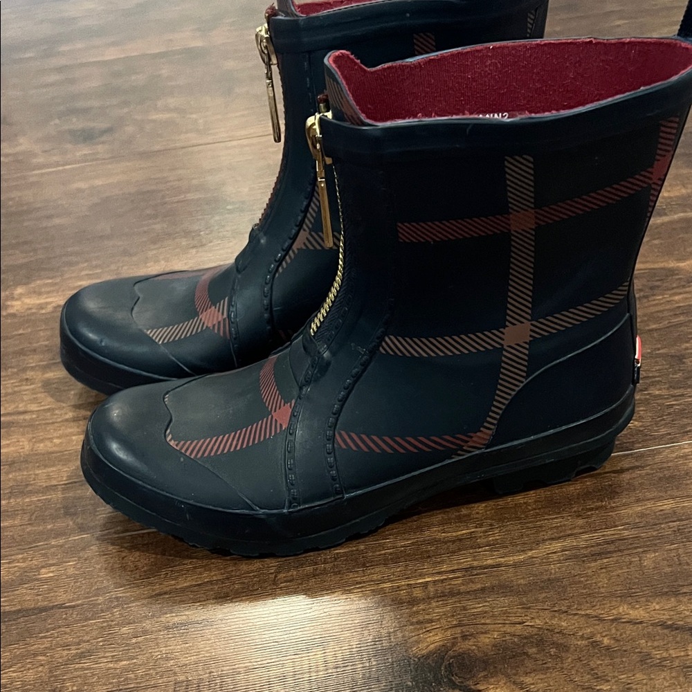 Navy Plaid Short Rain Boots